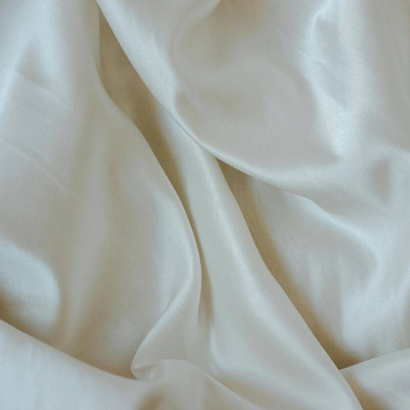 400 bis 800 Umdrehungen Für empfindliche Stoffe wie Wolle, Viskose, Seide oder feine Blusen. Auch leichte Gardinen gehören hier rein.