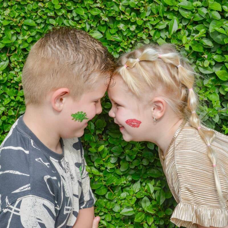 Vlechtenbydaan, Westland, braderie, hair feathers, veertjes, kleurrijk, haar extention, hoe met een hair feather omgaan, haar mode, meisjes, zomers, blij