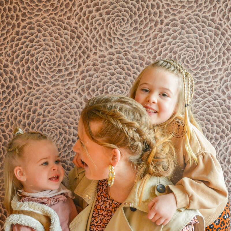 Vlechten, haaraccessoires, kinderfeestjes Westland, hair feather, glitter tattoo, kinder zonnebril, haarstyle, todlerhairstyle, feestkapsel, braids, vlechten, kids haarstyle, glitterhair, haarbandjes, babyclipjes, haarglitters, glittergel, elastiekjes, kl