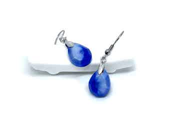 Boucles d'oreilles bleues et blanches rondes