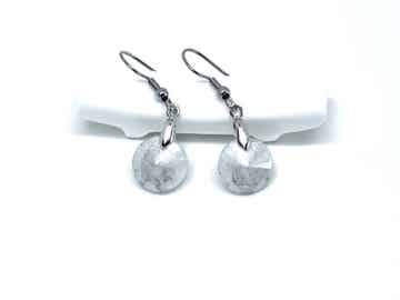 Boucles d'oreilles blanc et argenté rondes