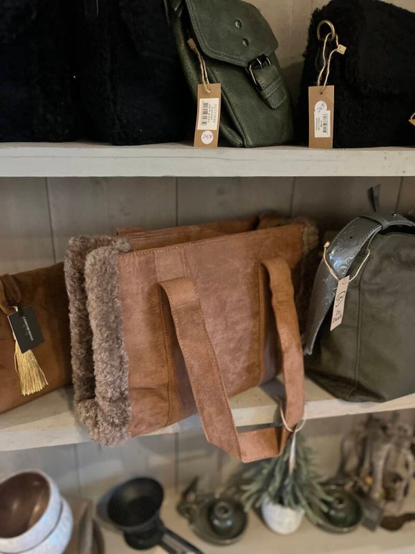 Dark camel shopper St. Anton