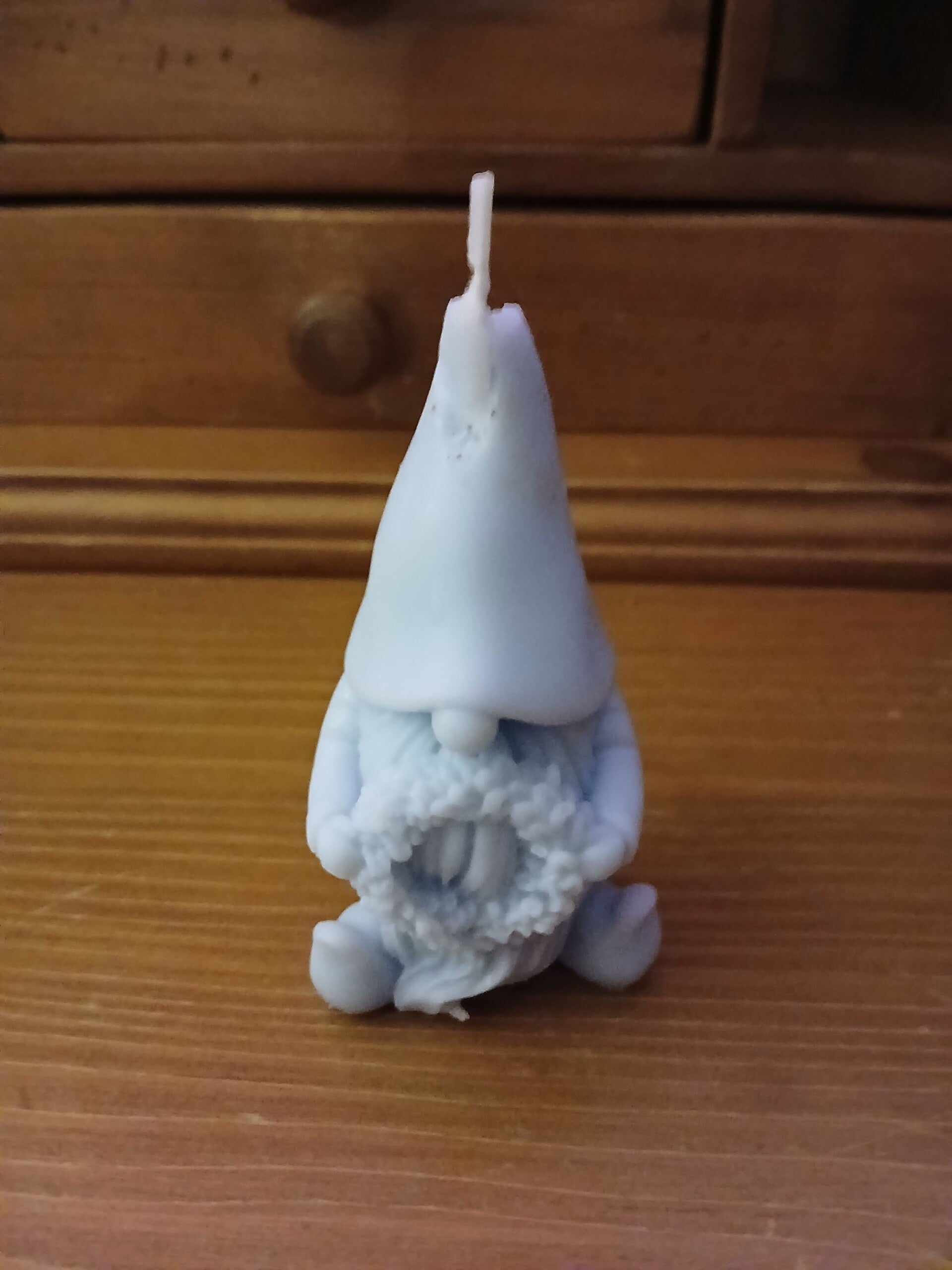 Kerstgnoom met krans