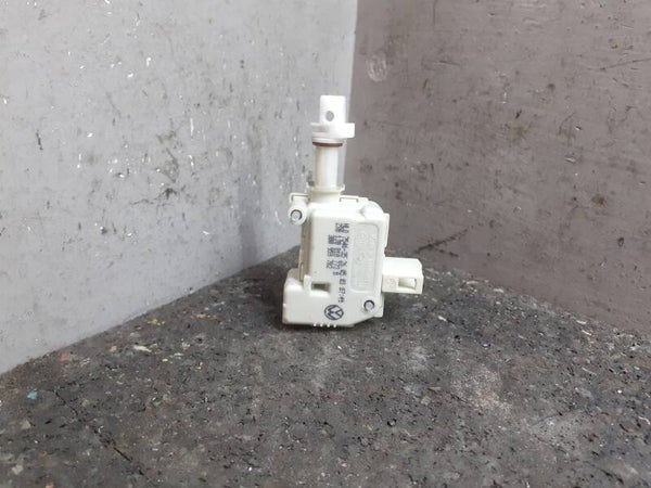 Volkswagen Touareg I Vergrendeling Motor Tankklep 1J0810773B
