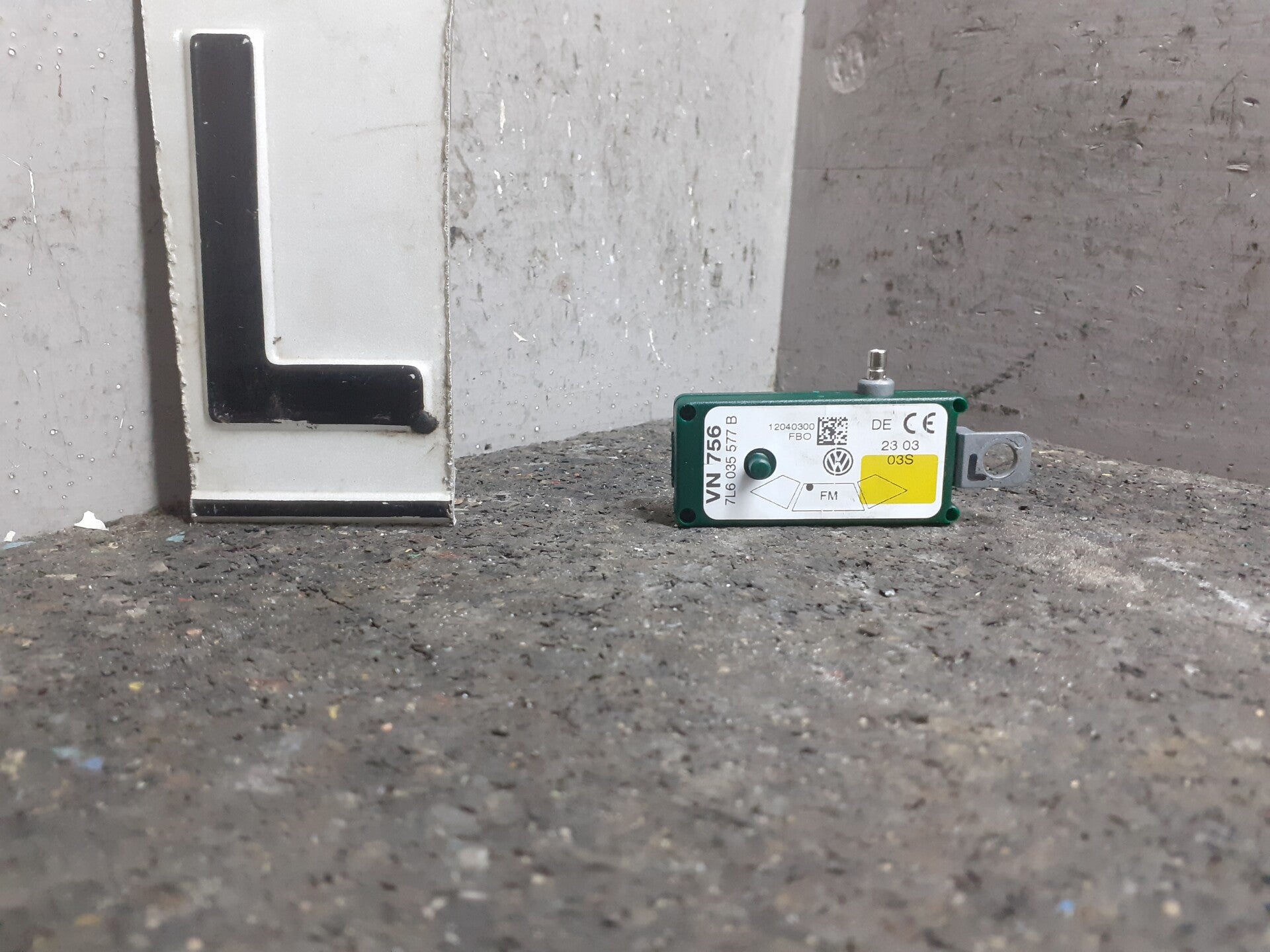 Volkswagen Touareg  Antenne Versterker Links 7L6035577B