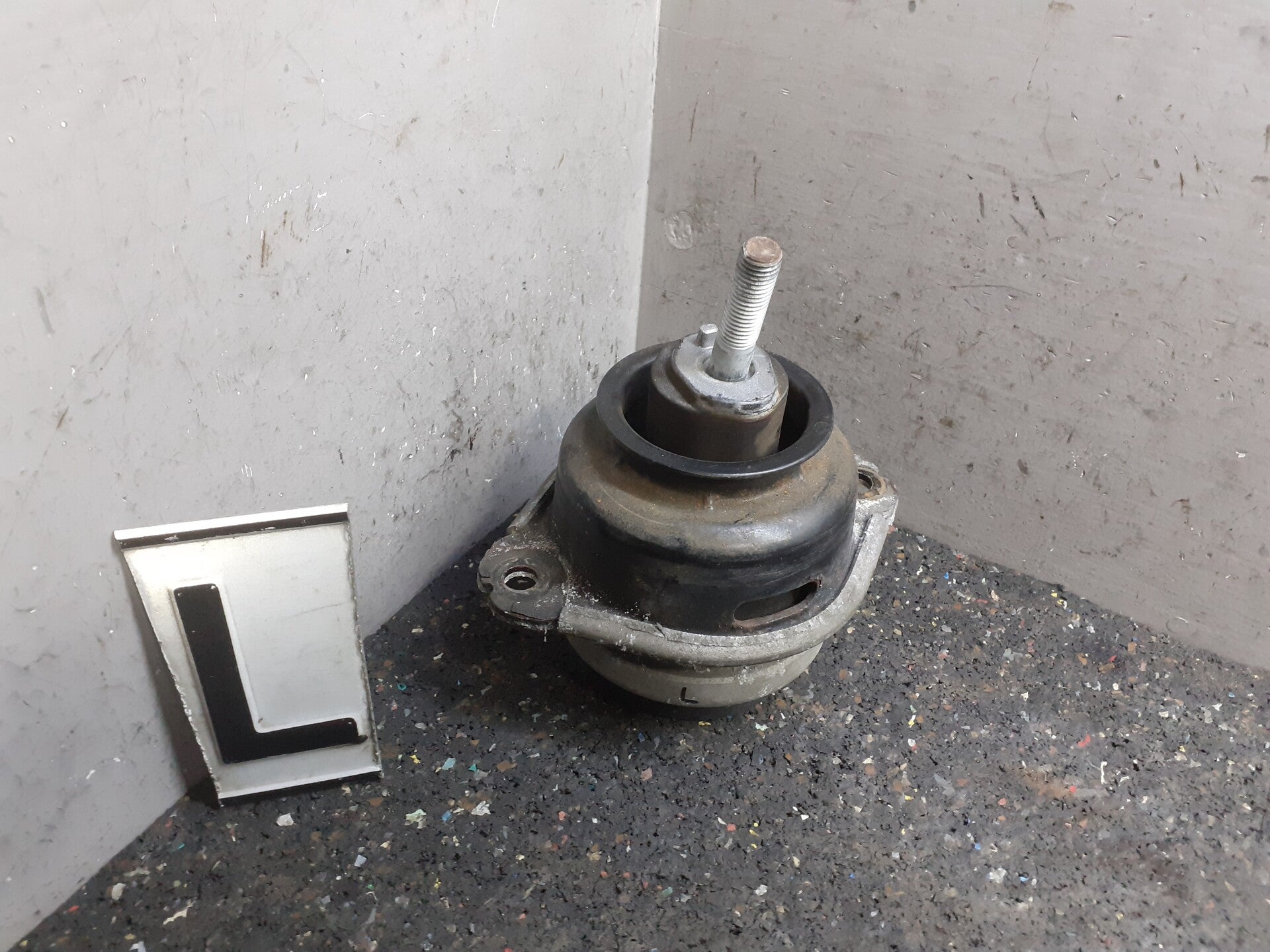 Volkswagen Touareg 3.2 V6 Motorsteun Links 7L6199131A