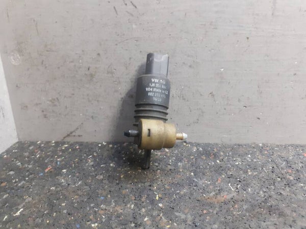 Volkswagen Touareg I Ruitensproeierpomp Voor 1J6955651