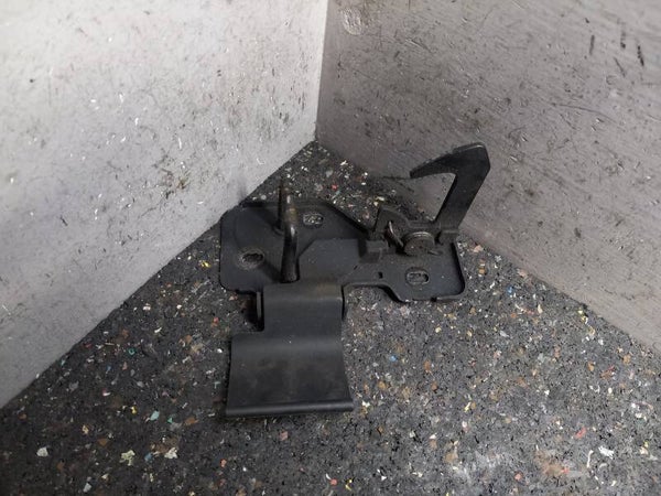 Seat Leon 1P Motorkap Opener 1P0823480 2005 t/m 2013