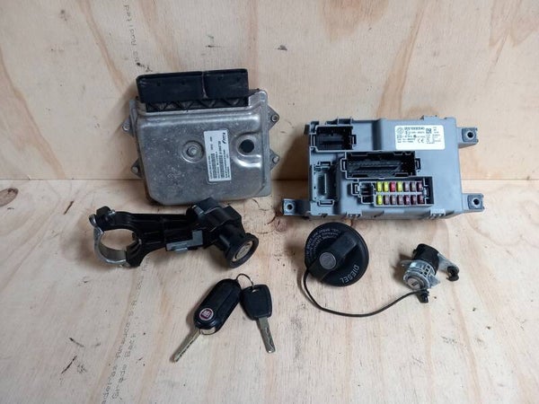 Fiat Punto Evo 1.3 M-Jet Sleutelset + ECU 51880758 09 - 13