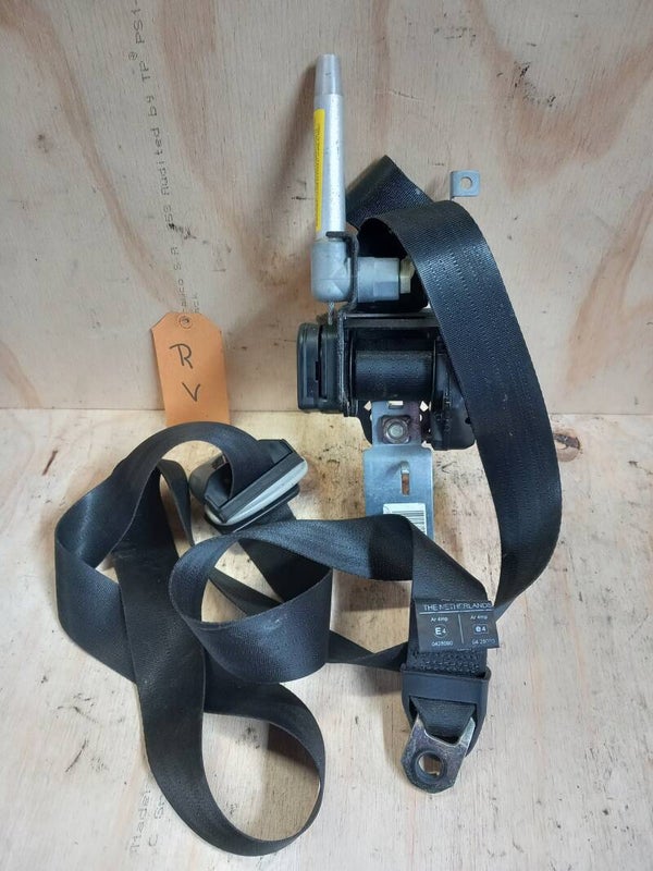 Mitsubishi Carisma Gordel rechts Voor 570321200