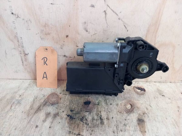 Audi A4 Avant B7 Raammotor Rechts-Achter 8E0959802E