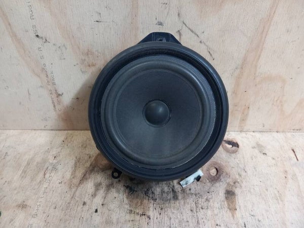 Audi A4 Avant B7 Luidsspreker Voor / Achter 8E0035411