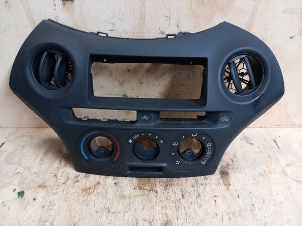 Toyota Yaris I Luchtrooster Dashboard Midden