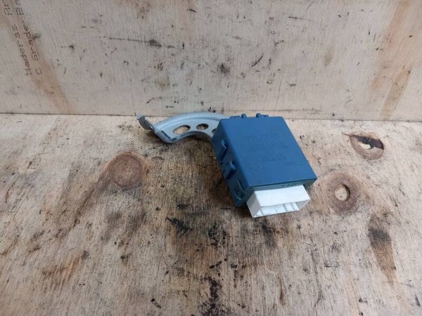Toyota Yaris I Module Vergrendeling MB051500-3900