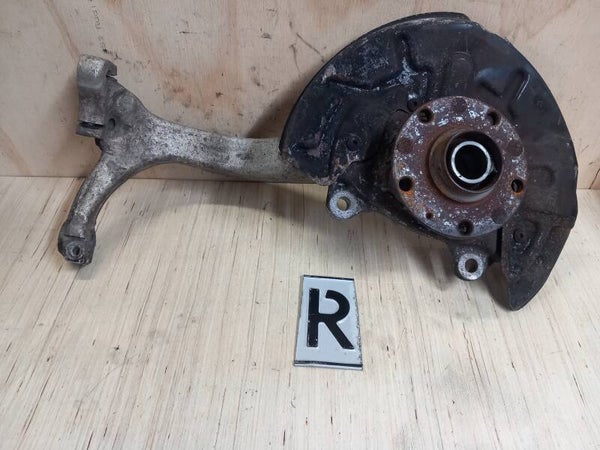 Audi A4 Avant B7 2.0 TFSI Fusee Rechts Voor 8E0407242J