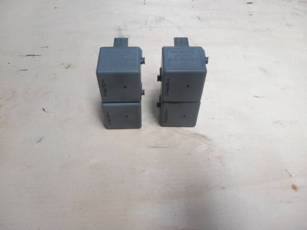 Mercedes A-klasse W169 Relais Grijs A0025422619