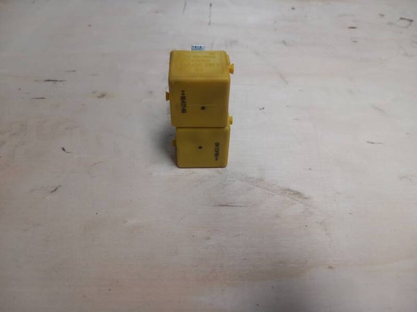 Mercedes A-klasse W169 Relais Geel A0025421419