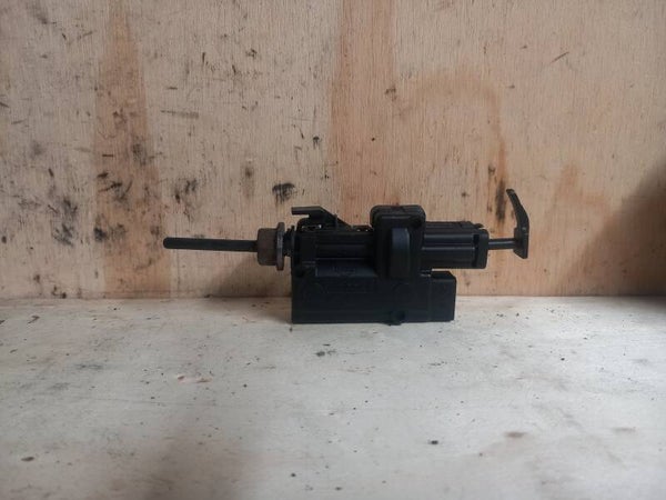 Renault Megane III Tankklep Vergrendelingsmotor 8200305732