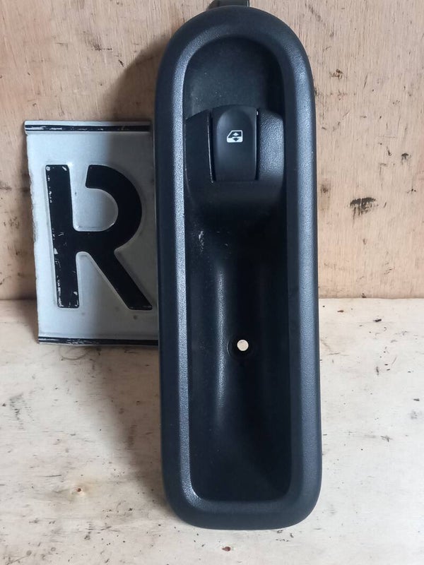 Renault Clio III Raamschakelaar Rechts 8200356517B