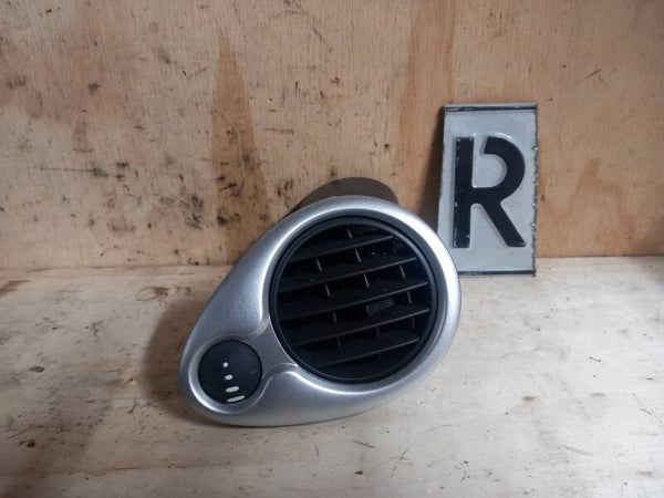 Renault Clio III Luchtrooster Rechts Voor D6246262