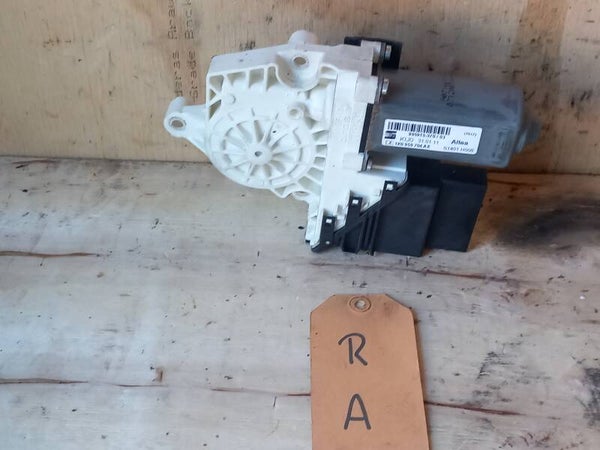 Seat Altea XL 5P Raammotor Rechts Achter 1K0959704AE