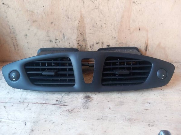 Renault Scenic III Luchtrooster Dashboard Midden 682600031R