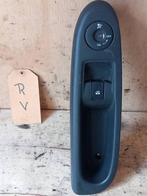 Renault Clio II Raamschakelaar 8200084005