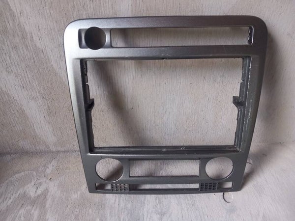 Seat Ibiza 6L Radio / Kachelpaneel Frame 6L1858071L
