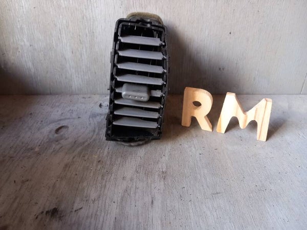 Nissan Micra III Luchtrooster Rechts Midden 68750AX600