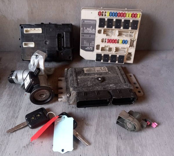 Nissan Micra III 1.2 16v Sleutelset + ECU MEC32-040F32Z06