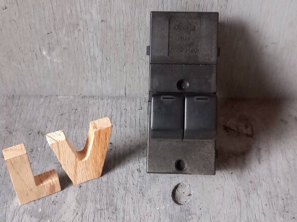 Nissan Micra III Raamschakelaar Links Voor 25401AX600