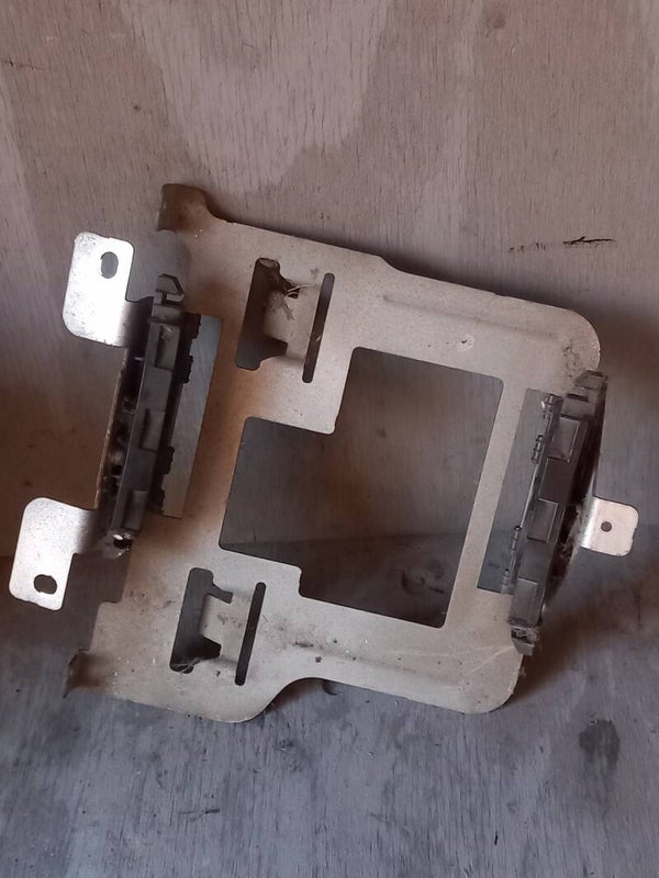Volkswagen Caddy III Houder Motormanagement ECU 1T0906216L