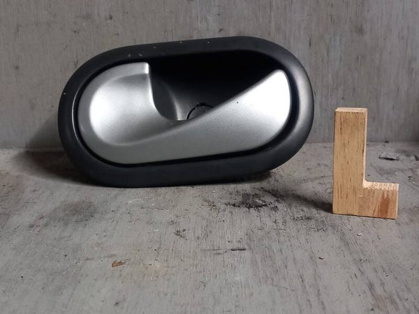 Renault Twingo II Portier Opener Links 8200028487