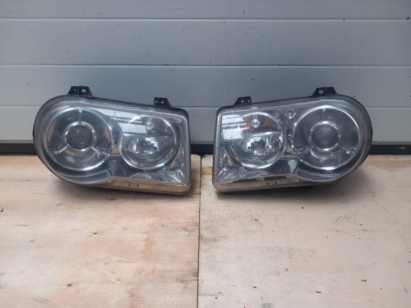 Chrysler 300C Koplamp Set Xenon Valeo 04805761AG/04805760AG