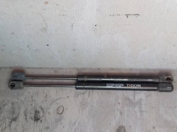 Chrysler 300C Gasveer Set Motorkap 871080100