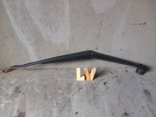 Chrysler 300C Touring Ruitenwisserarm Links Voor 6824
