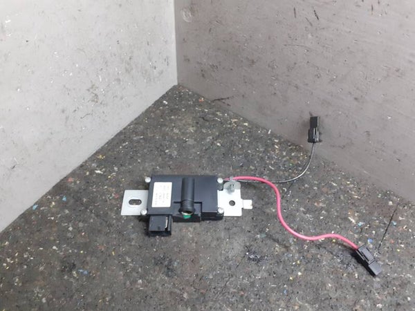 Antenneversterker Chrysler 300C 3.0 V6 CRD ) 05059070AE