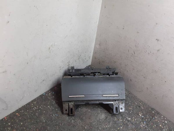 Asbak voor Audi A4 Avant B6 2.5 TDI MT ('01-'04) 8E0857951F