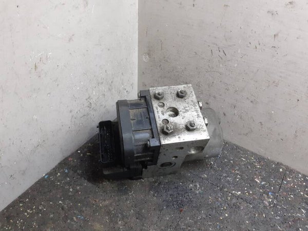 ABS pomp Volvo V40 I 1.8 Luxury ('96-'04) 30857585
