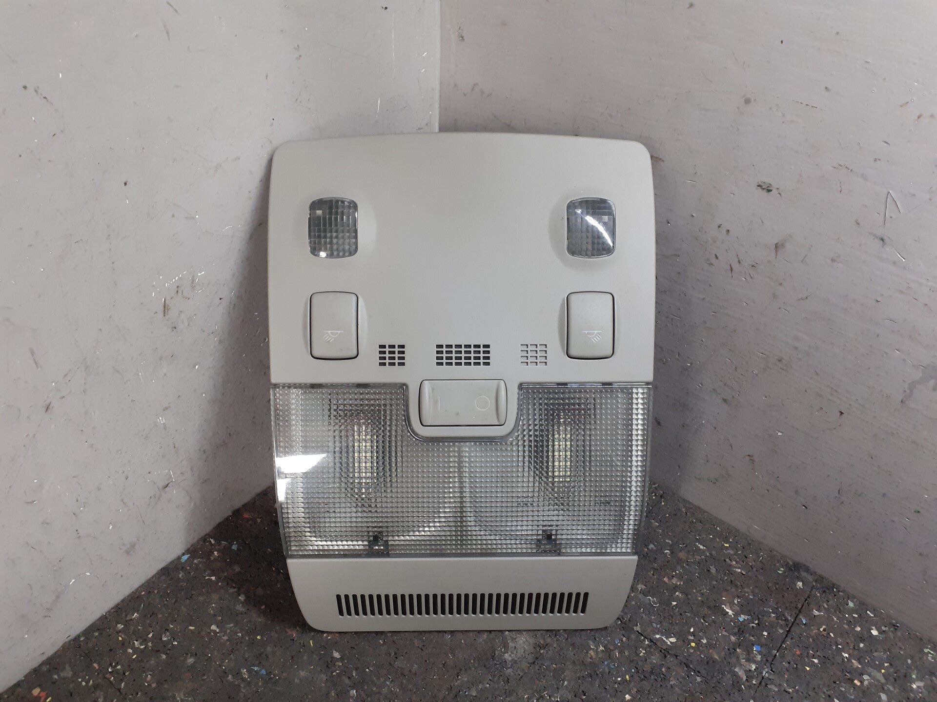 Binnenverlichting voor Audi A4 Avant B6 2.5 TDI) 8E0947135A