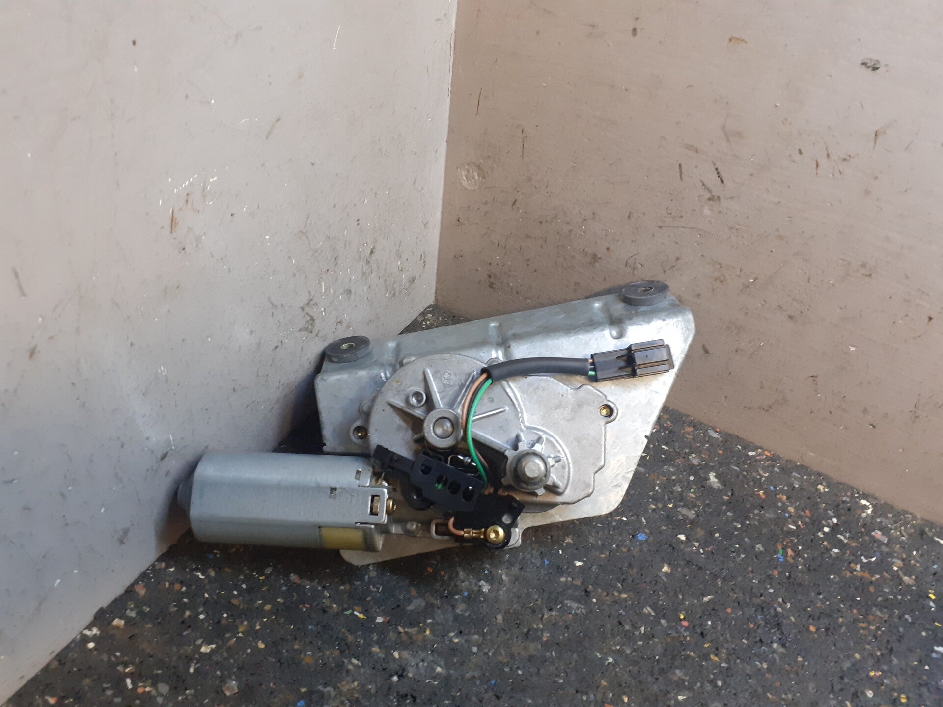 Achterruitenwissermotor Mitsubishi Space Star I) 0390206515