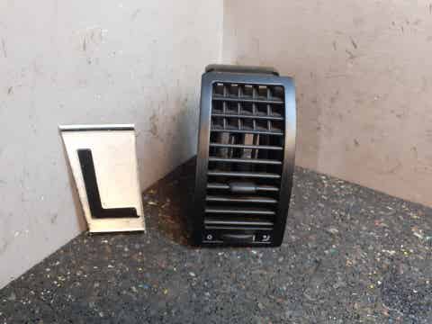 Dashboard luchtrooster Volkswagen Polo 9N 1.4-) 6Q0819703C