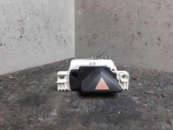 Ford Focus I Alarmlichtschakelaar