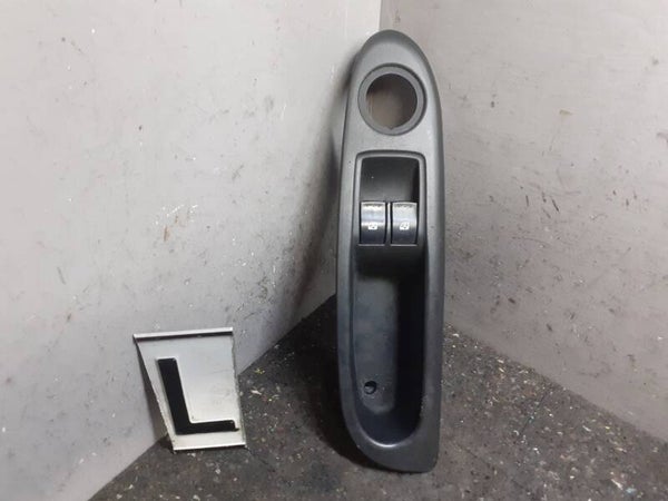 Raamschakelaar linksvoor Renault Clio II 1.6-) 8200084003