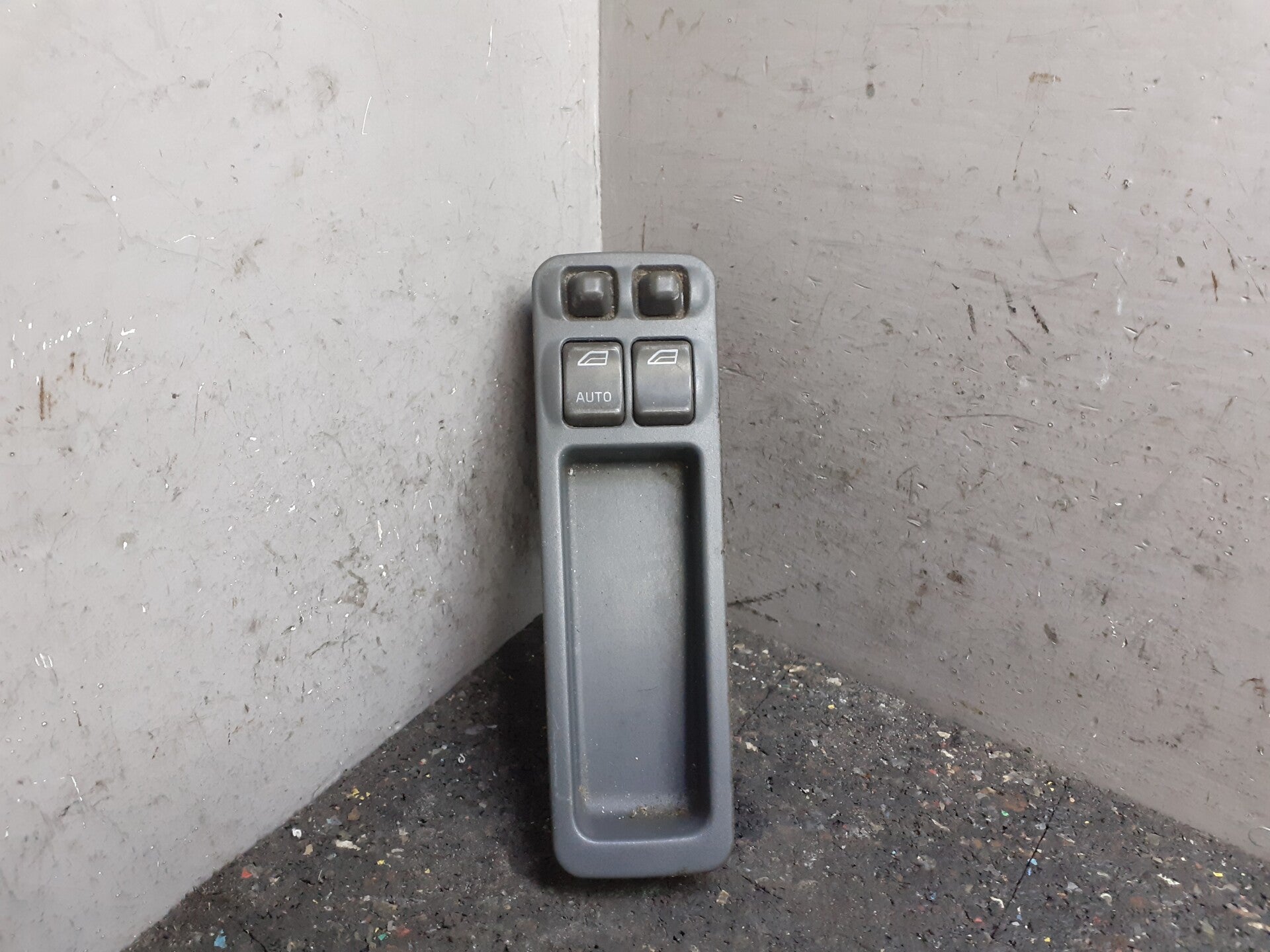 Raamschakelaar linksvoor Volvo V40 I 1.8 ('96-'04) 30815237