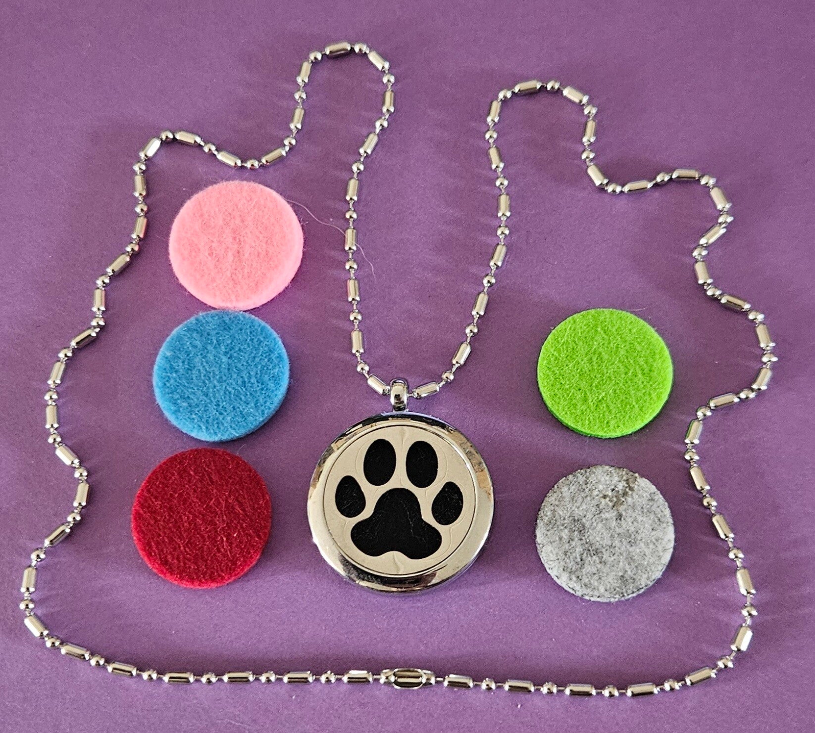 Ketting met Geurhanger Poot met pads