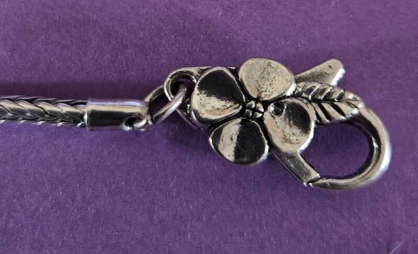 Armband voor beadkralen  met bloemsluiting