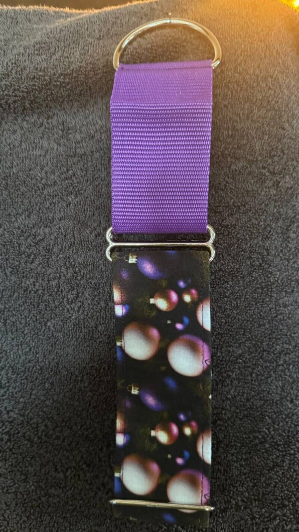 Martingale met kerstballen 5 cm breed
