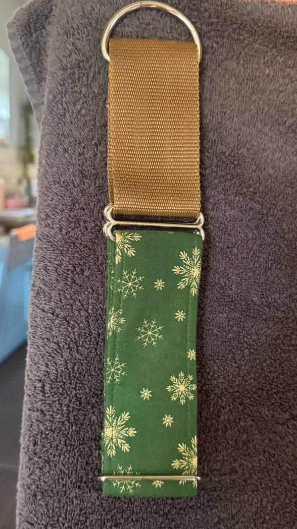 Martingale groen met sneeuwvlokken 5 cm