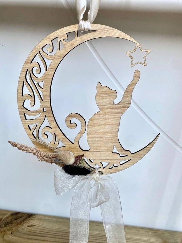 Déco CHAT SUR UNE LUNE découpé dans le bois et fleurie